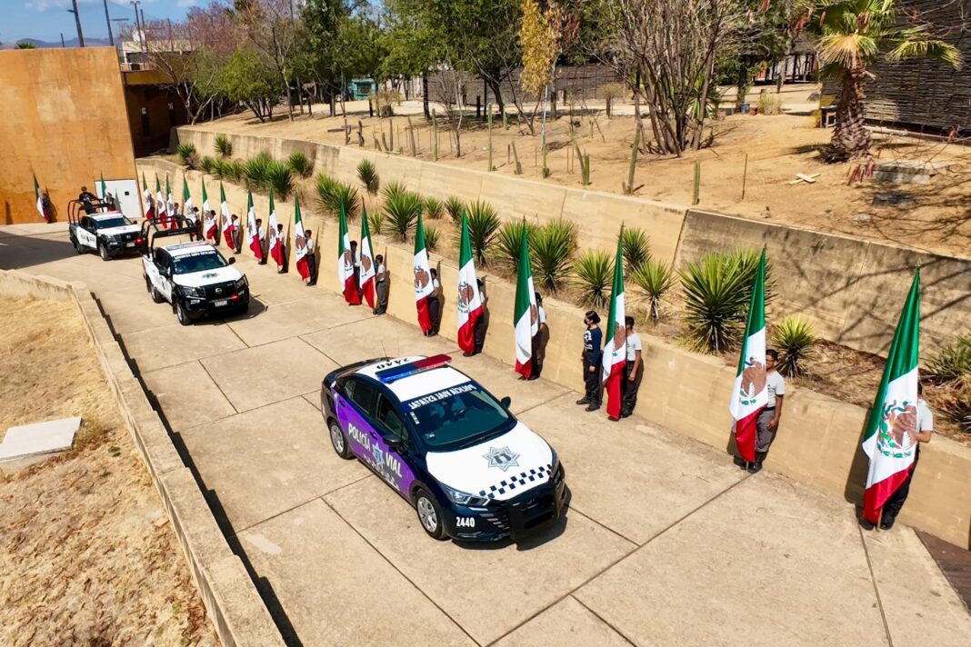 Salomón Jara da banderazo a operativo de atención a migrantes durante Semana Santa