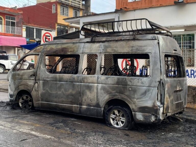 Se incendia camioneta en Matías Romero, Oaxaca