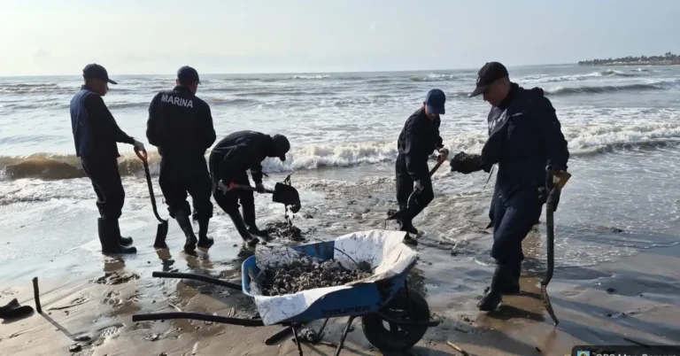 Refuerzan las acciones ante el derrame de hidrocarburo en el Golfo de México