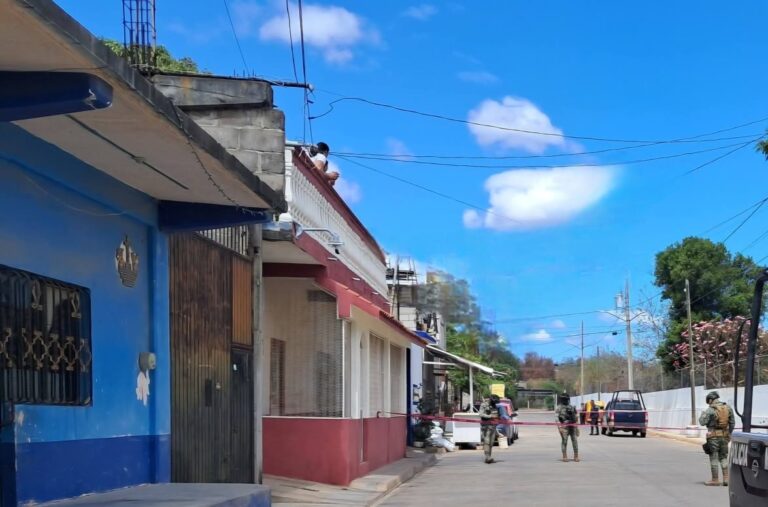 Armados irrumpen en bar y ejecutan a hombre en Tehuantepec