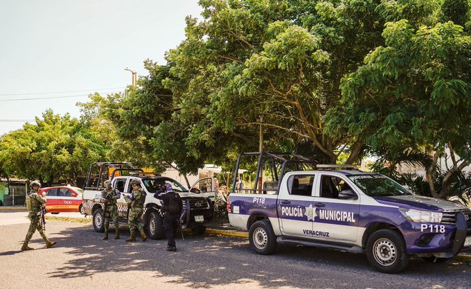 Desarman a la Policía Municipal de Tecolutla, Veracruz; no contaban con certificados de control