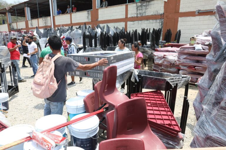 Equipan telesecundarias de la Huasteca veracruzana