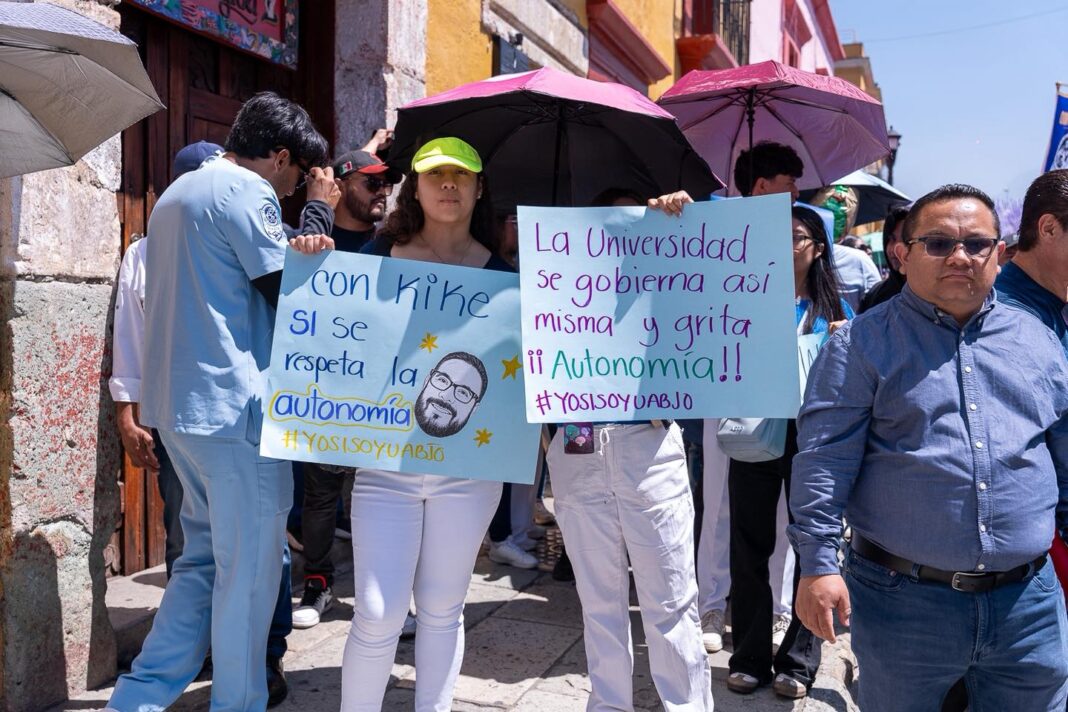 Farid Acevedo y Enrique Martínez formalizan candidaturas a la rectoría de la UABJO