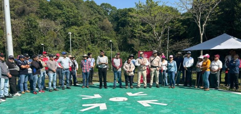 Participa SEV en limpieza del Cerro de la Galaxia, pulmón natural de Xalapa