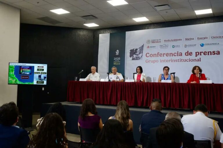 Pemex admite que fuga en ducto causó derrame en Golfo de México; cesan a tres funcionarios