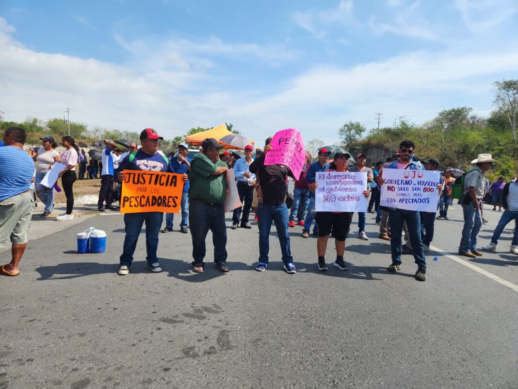 Pescadores protestan en Veracruz: exigen entrega de apoyos tras derrame en el Golfo