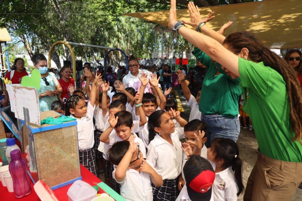 Salina Cruz celebra la primera Expo Ambiental por el Día de la Niñez