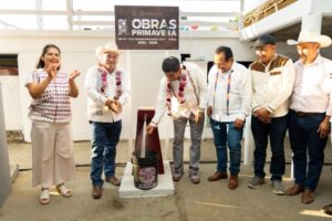Salomón Jara entrega rehabilitación del sistema de agua potable en Santa María Tonameca