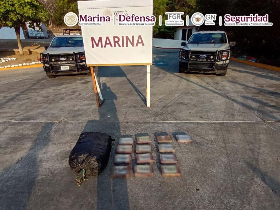 Marina asegura 13 paquetes y un bulto con cocaína en las costas de Oaxaca (1)
