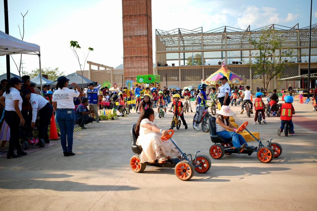 Más de 10 mil niñas y niños participaron en la Fiesta de la Niñez Oaxaqueña