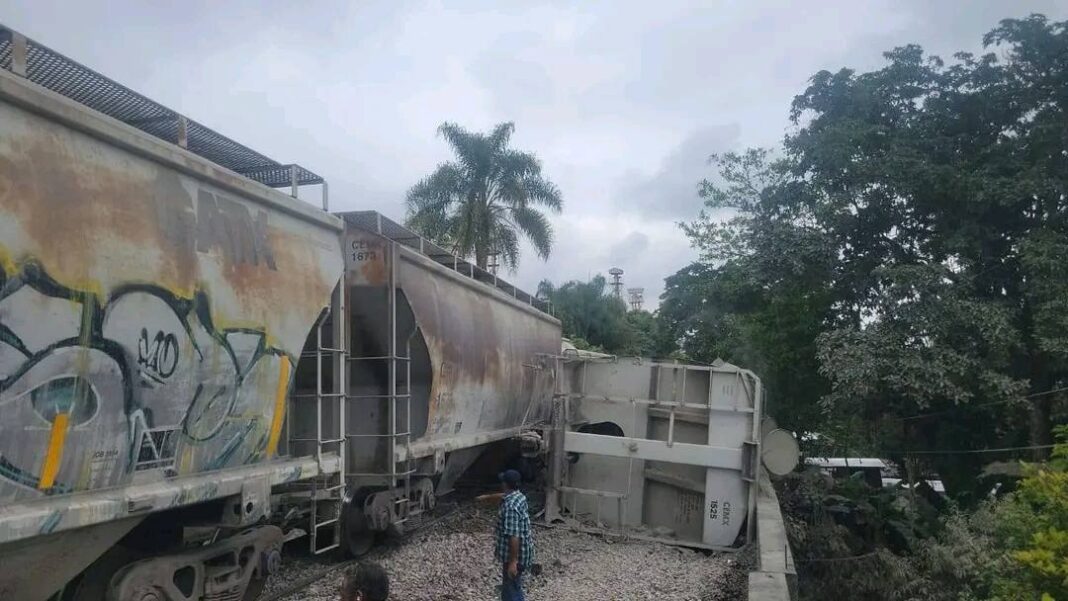 Se descarrila tren de carga en Córdoba, Veracruz