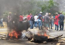 Sección 22 de la SNTE cumple tercer día de paro con bloqueos en Oaxaca