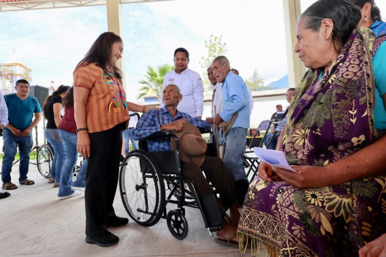 DIF Oaxaca continúa con la entrega de apoyos en Valles Centrales
