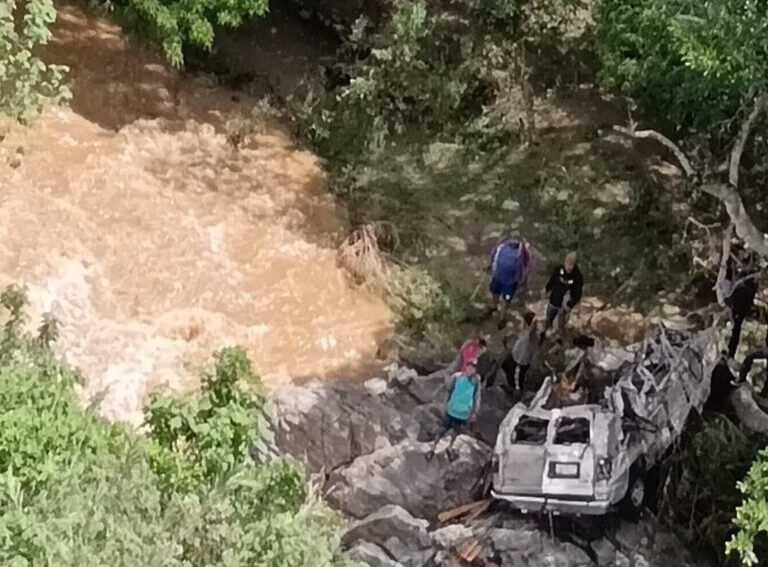 Despliegan operativo aéreo y terrestre para localizar a hombre arrastrado por un río en San Luis Amatlán, Oaxaca