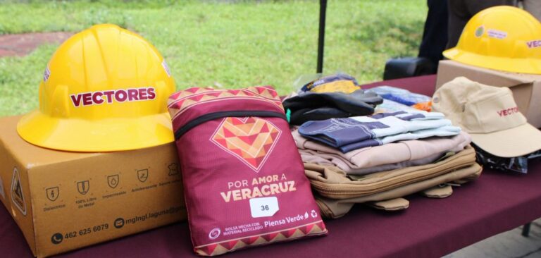 Distribuyen uniformes y equipo de protección a personal de Vectores en Veracruz