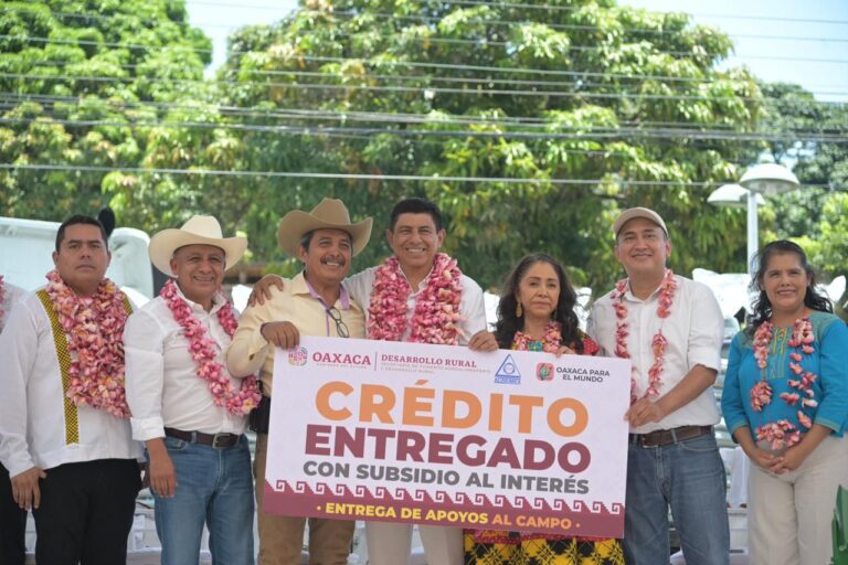 Entregan apoyos a mujeres emprendedoras del Istmo de Tehuantepec