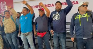 Maestros de la Sección 22 irrumpen en conferencia de Salomón Jara