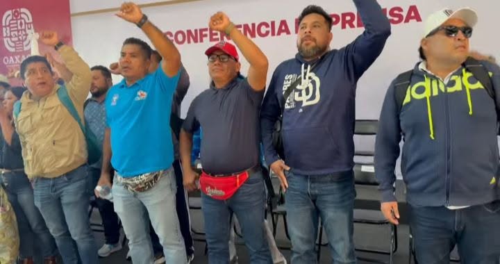 Maestros de la Sección 22 irrumpen en conferencia de Salomón Jara