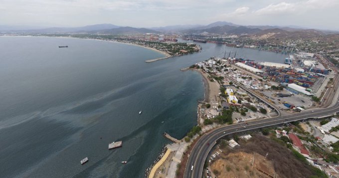 Pemex mantiene monitoreo por mancha oscura en el Río Pánuco