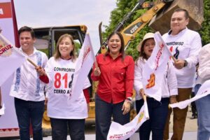 Rocío Nahle inicia construcción de la carretera en Cerro Azul