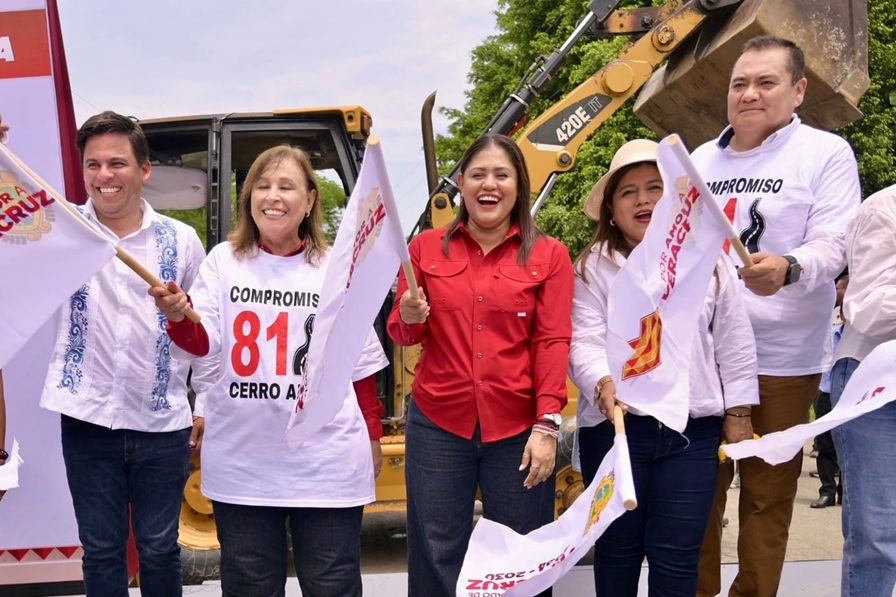 Rocío Nahle inicia construcción de la carretera en Cerro Azul