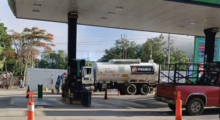 Sección 22 permite reapertura de terminal de Pemex en Oaxaca... por solo unas horas