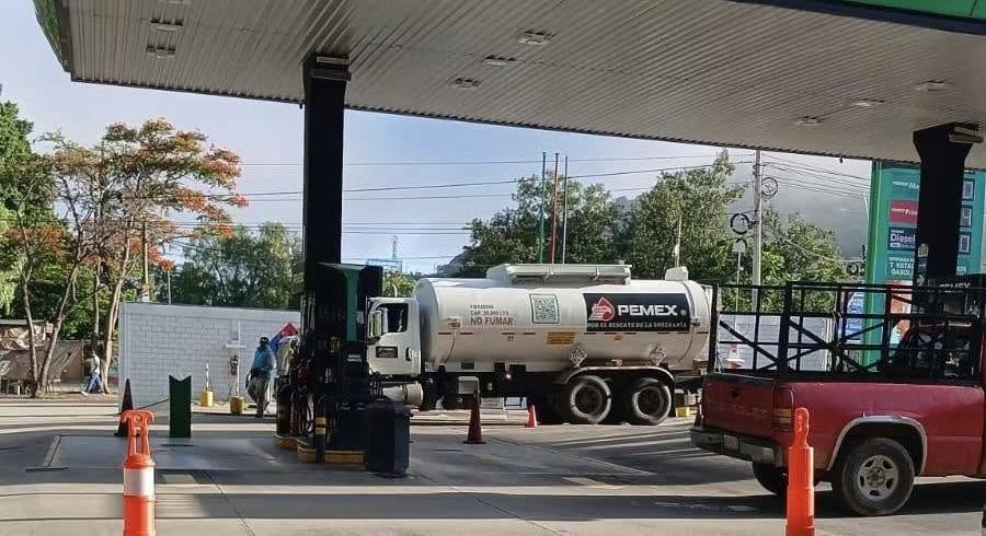 Sección 22 permite reapertura de terminal de Pemex en Oaxaca... por solo unas horas