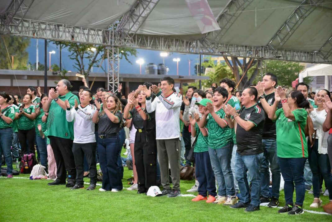 Vibran familias oaxaqueñas con el triunfo de México sobre Corea del Sur