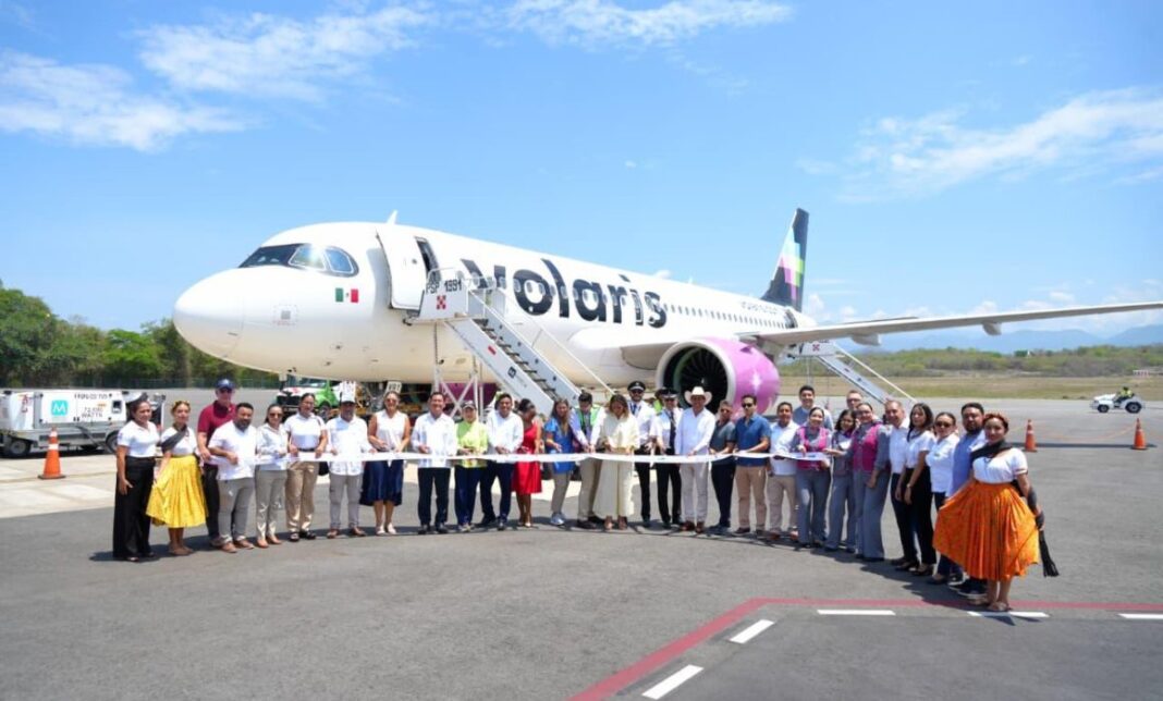Volaris inaugura ruta aérea entre Puebla y Huatulco