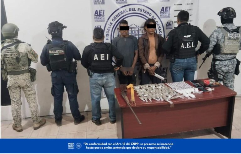 Aseguran más de 900 dosis de cristal y detiene a dos hombres tras cateo en San Juan Cacahuatepec