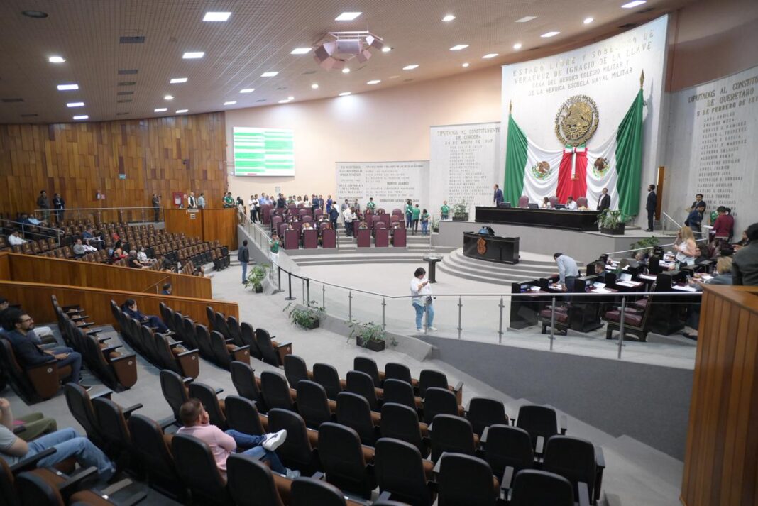 Congreso de Veracruz tipifica el delito de acecho