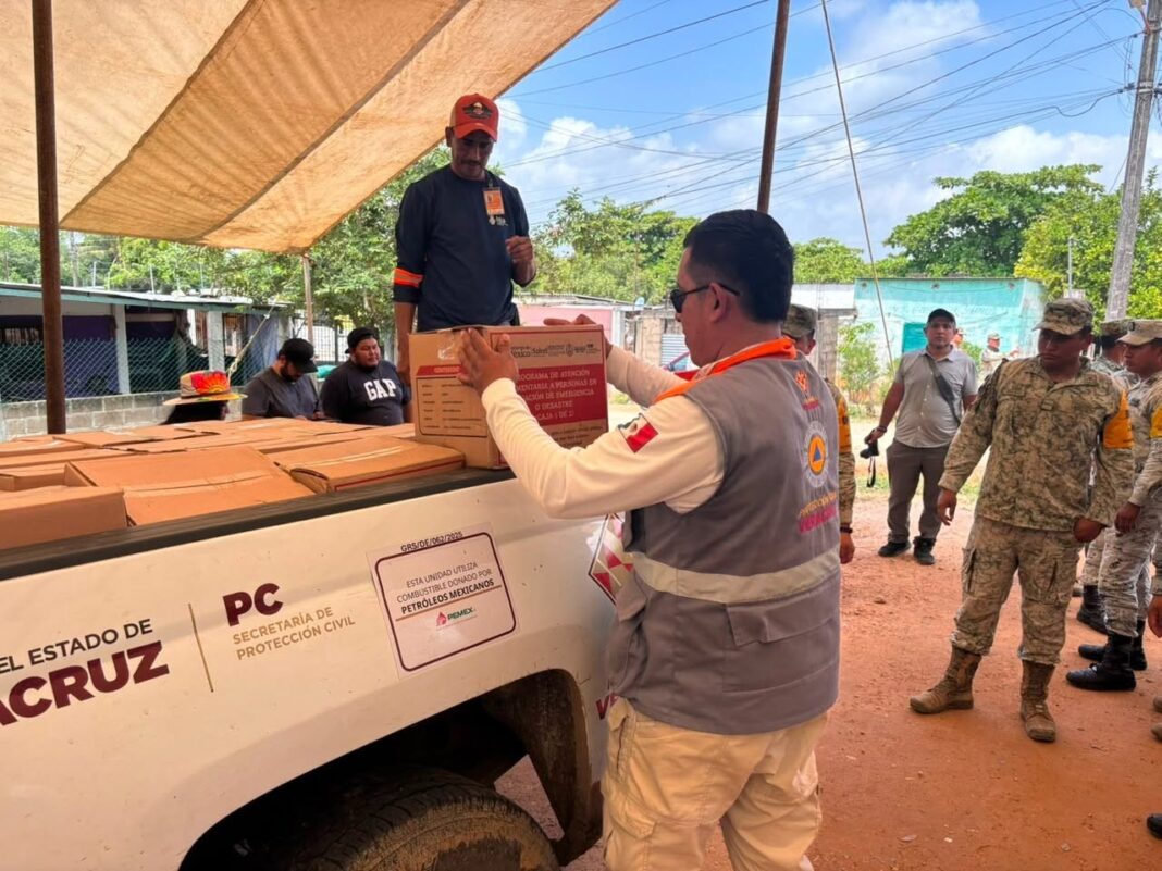 Despliegan ayuda humanitaria y médica en Isla, Veracruz, tras desbordamiento de arroyos