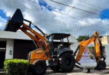 Fortalecen a la Comisión de Búsqueda de Oaxaca; entregan retroexcavadora