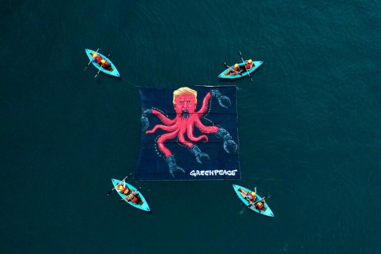 Greenpeace protesta contra la minería submarina en Manzanillo