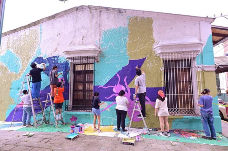 Jóvenes plasman la democracia en las calles de Xalapa con el concurso "Democratiz-arte"