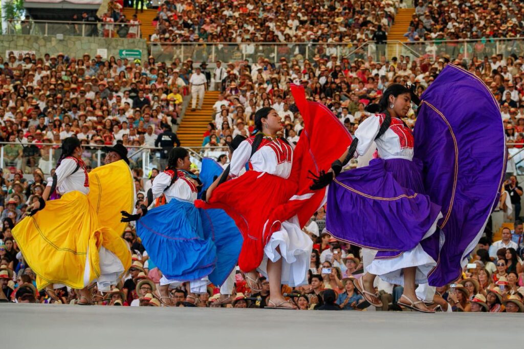 Rocío Nahle acompaña a Salomón Jara en la inauguración de la Guelaguetza 2026
