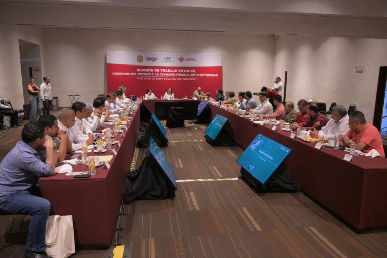 Rocío Nahle y CFE firman convenios para resolver adeudos y modernizar la red eléctrica en Veracruz