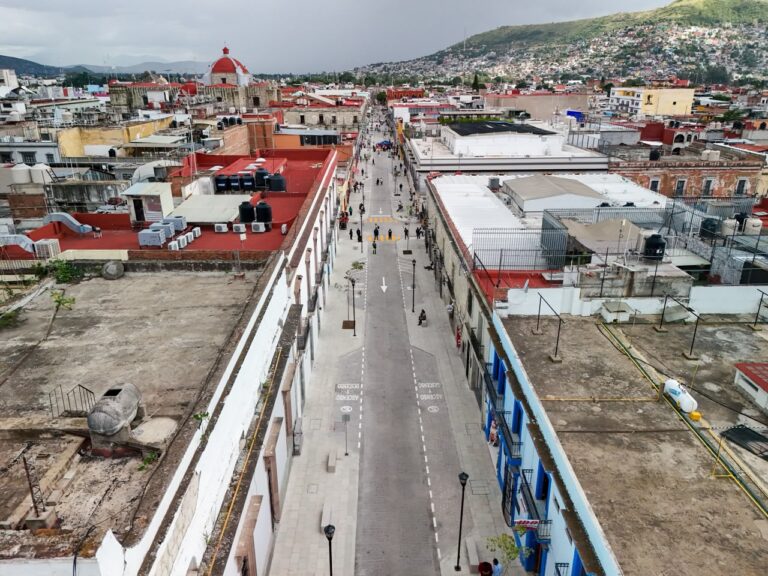 Salomón Jara entrega mejoramiento de calles del Centro Histórico de Oaxaca