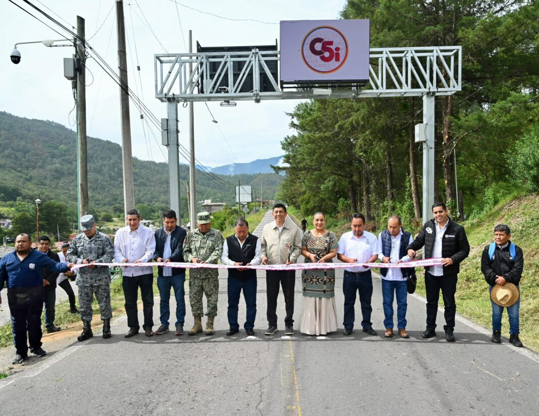Salomón Jara inaugura Arco de Seguridad en Ixtlán de Juárez