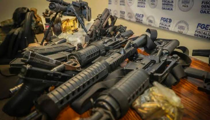 Caen siete miembros de red criminal dedicada a la venta de armas y drogas por internet en Oaxaca