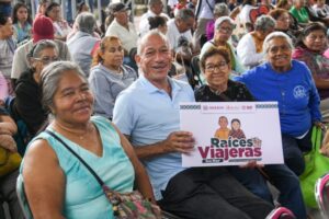 Con "Raíces Viajeras", mil adultos mayores de Oaxaca viajarán a la Costa y conocerán el mar