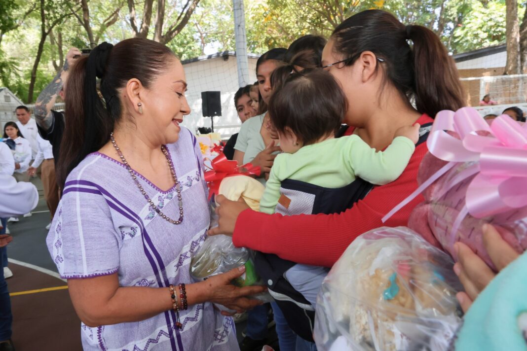 DIF Oaxaca entrega dotaciones alimentarias a madres en periodo de lactancia