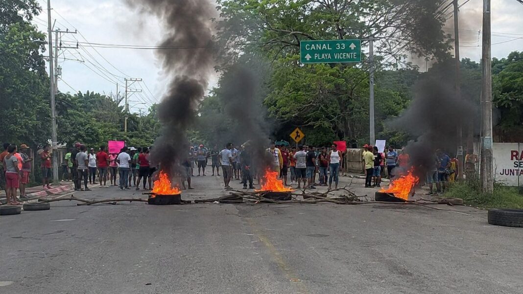 Detenciones provocan jornada de enfrentamientos, bloqueos y quema de llantas en Juchitán