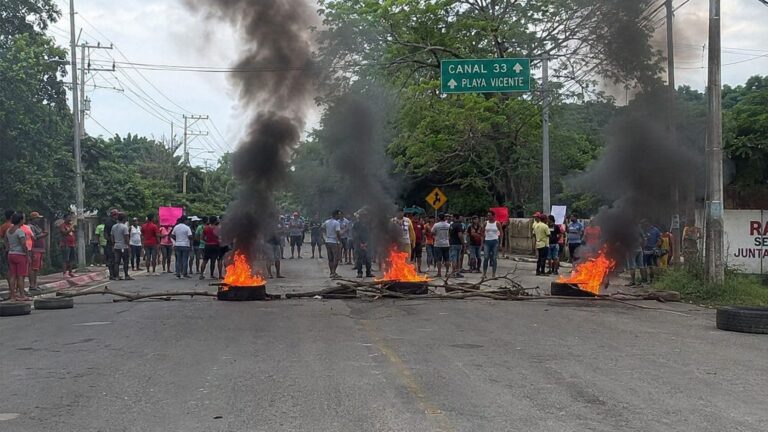 Detenciones provocan jornada de enfrentamientos, bloqueos y quema de llantas en Juchitán