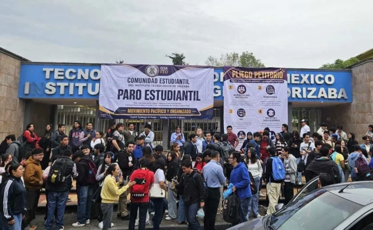 Estudiantes toman el Tecnológico de Orizaba en el inicio de clases