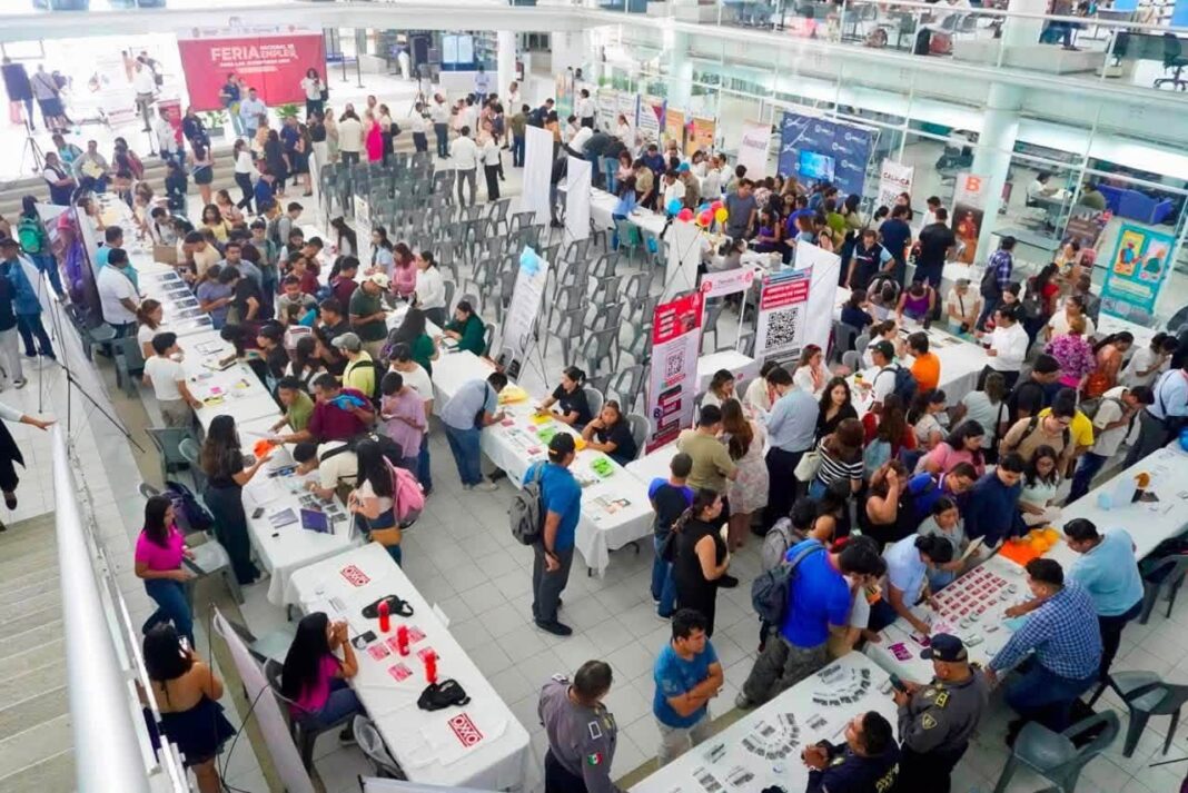 Ofrecen más de 900 vacantes durante la 2a Feria Nacional de Empleo para las Juventudes en Veracruz