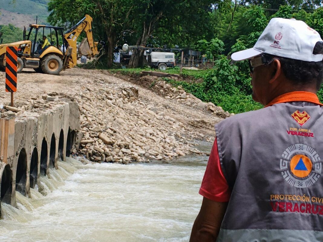 Protección Civil de Veracruz atiende afectaciones tras crecida del arroyo El Gallo