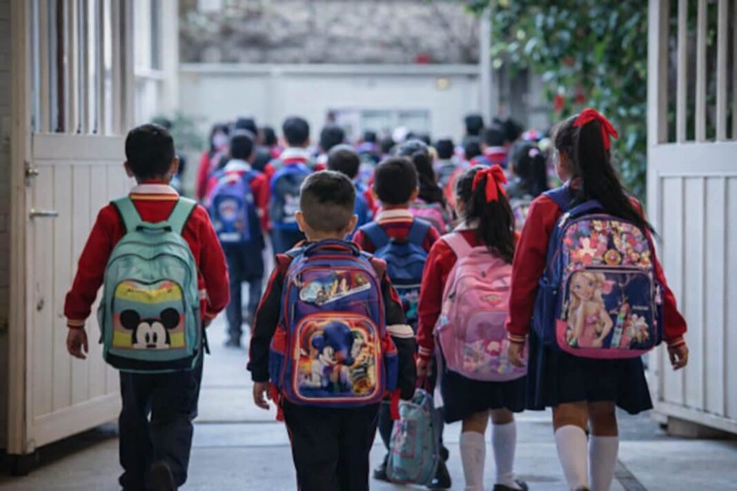 Regresan a las aulas más de 812 mil estudiantes en Oaxaca