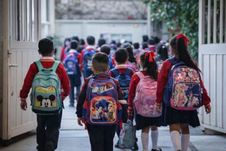 Regresan a las aulas más de 812 mil estudiantes en Oaxaca