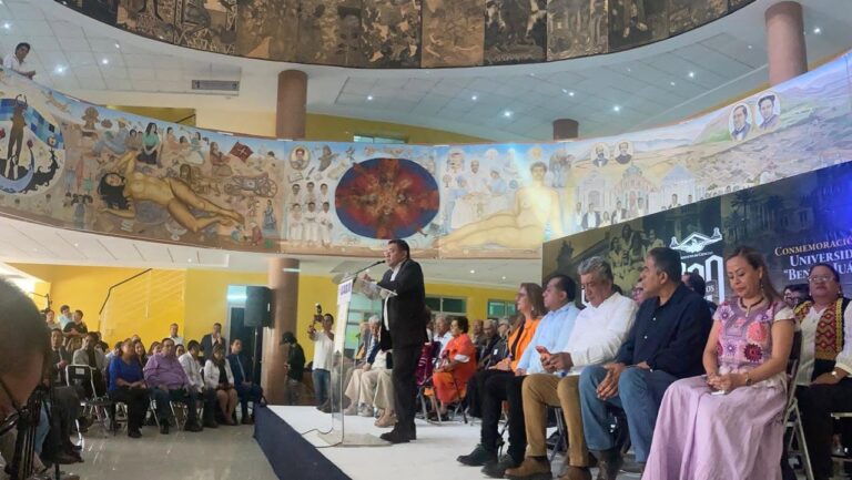 Revelan programa por el Bicentenario de la UABJO
